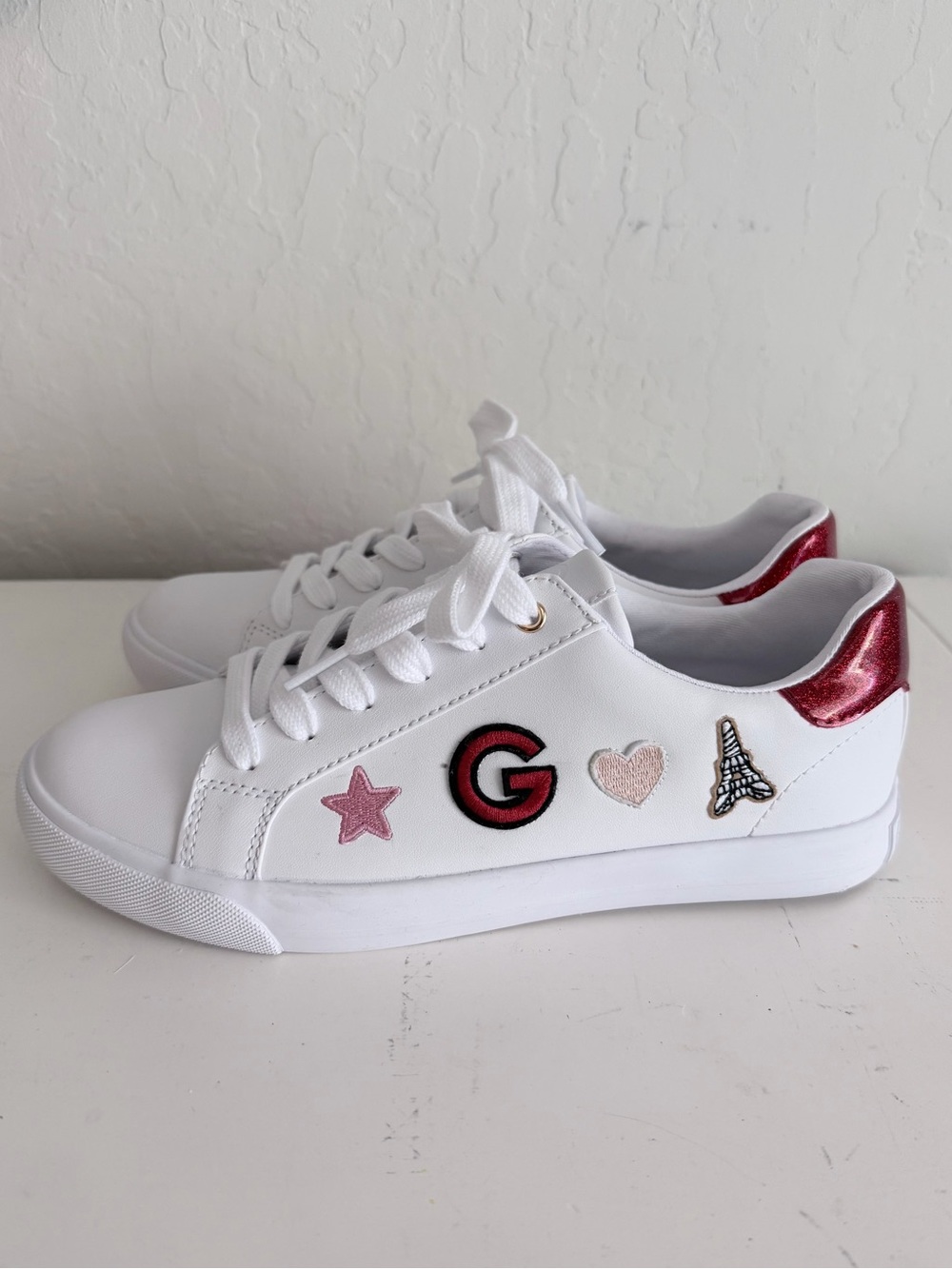 GBG Los Angeles "Gothens" White Faux Leather Sneakers Paris Accents, White Sz 8